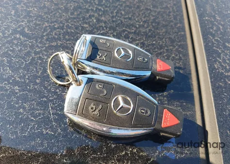 2011 Mercedes-Benz E 350 4Matic z USA, uszkodzony, nr VIN WDDHH8HBXBA497321